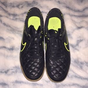 NIKE TIEMPO INDOOR SOCCER CLEATS